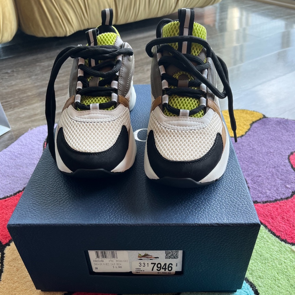 Men’s DIOR B22 Sneaker. Green & white technical mesh with ebony & smooth camel.